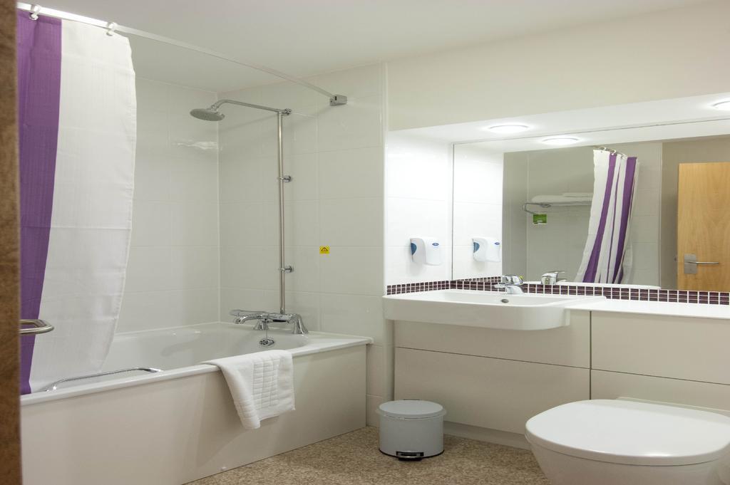 Premier Inn London Hanger Lane Oda fotoğraf