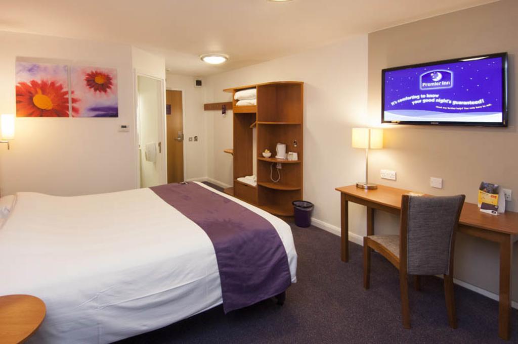Premier Inn London Hanger Lane Dış mekan fotoğraf