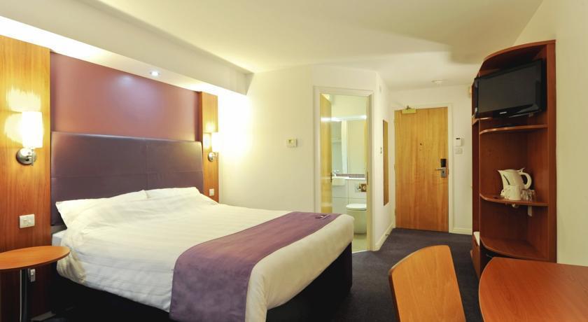 Premier Inn London Hanger Lane Dış mekan fotoğraf