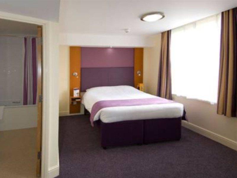Premier Inn London Hanger Lane Dış mekan fotoğraf